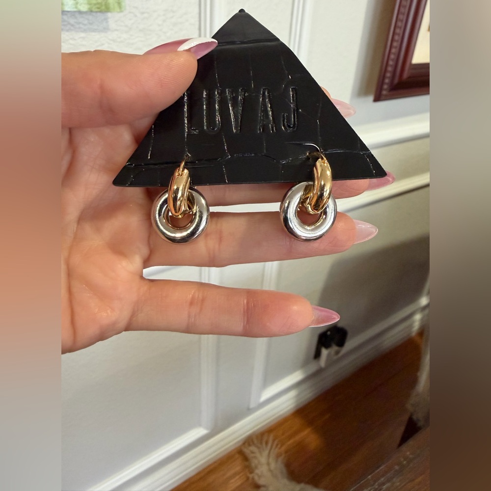 Luv Aj Two-Tone Interlock two tone Huggies - Picture 4 of 5